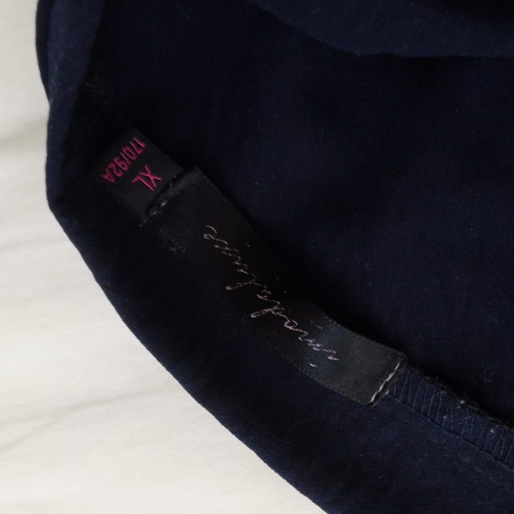 Loose v neck button down blouse - Picture 5 of 7
